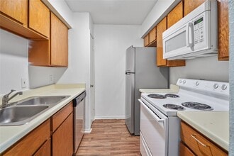 10211 Sugar Branch Dr in Houston, TX - Building Photo - Building Photo