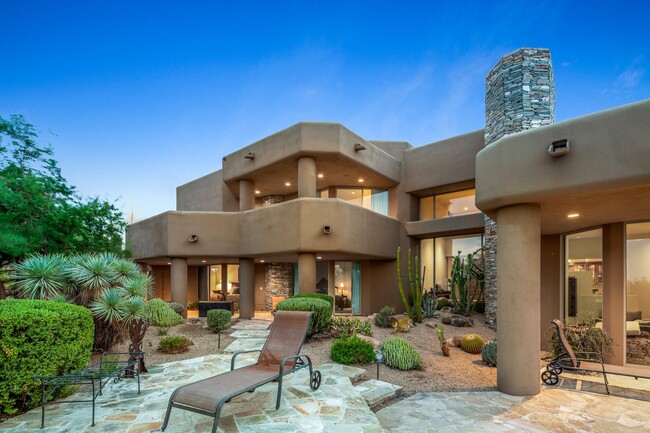 10191 E Filaree Ln in Scottsdale, AZ - Foto de edificio - Building Photo