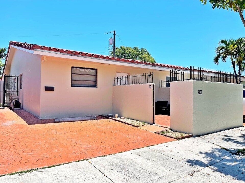 501 SW 25th Ave in Miami, FL - Building Photo
