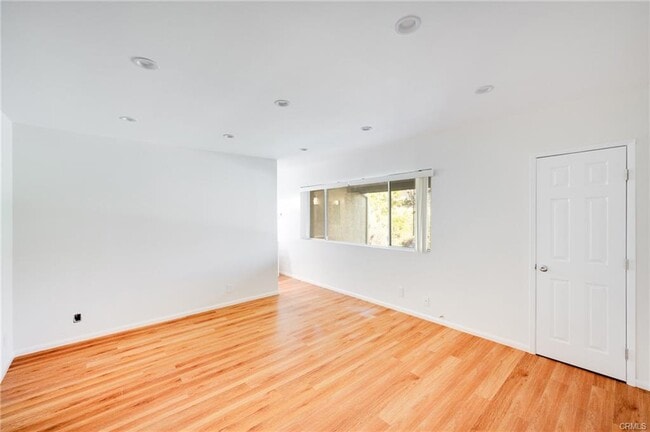 7727 Vía Napoli in Burbank, CA - Building Photo - Building Photo