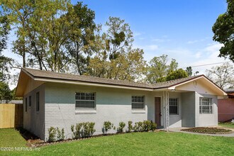 8371 Fury Dr in Jacksonville, FL - Building Photo - Building Photo