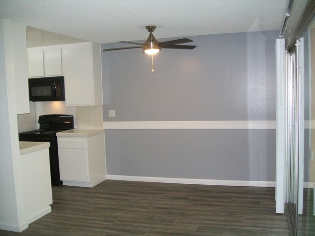 2445 E Del Mar Blvd, Unit 1 in Pasadena, CA - Building Photo - Building Photo