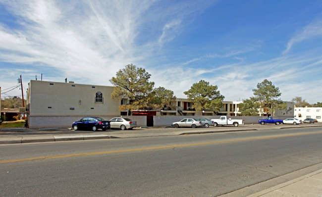 Las Casitas in Albuquerque, NM - Foto de edificio - Building Photo