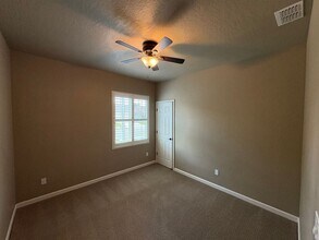 3842 E Evergreen Ave in Visalia, CA - Building Photo - Building Photo