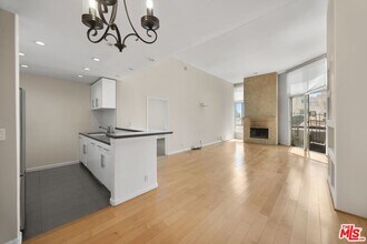 1240 S Corning St in Los Angeles, CA - Building Photo - Building Photo