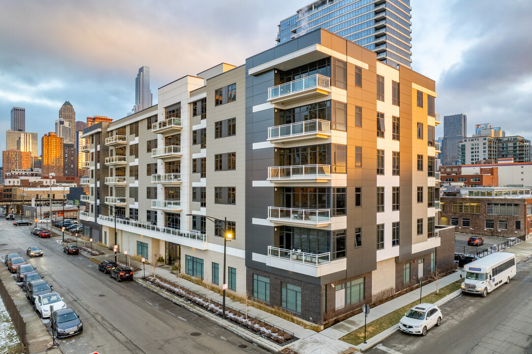 Sedgwick at Locust in Chicago, IL - Building Photo