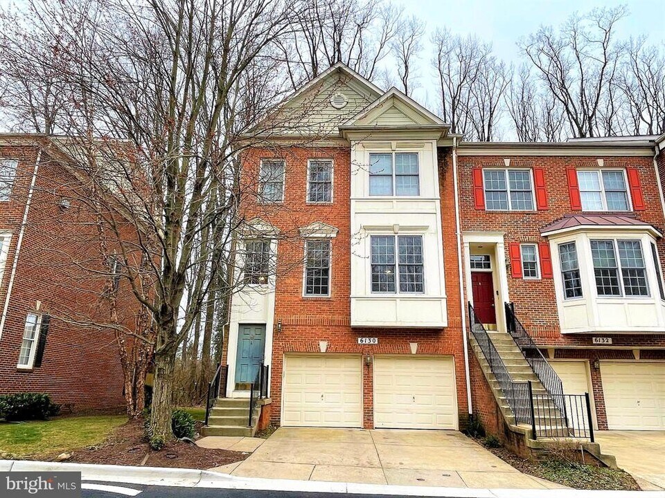 6130 Stonehenge Pl in North Bethesda, MD - Building Photo