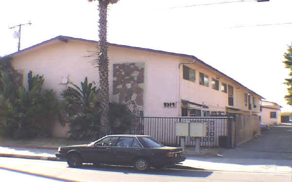 5319-5323 Peck Rd in El Monte, CA - Foto de edificio - Building Photo