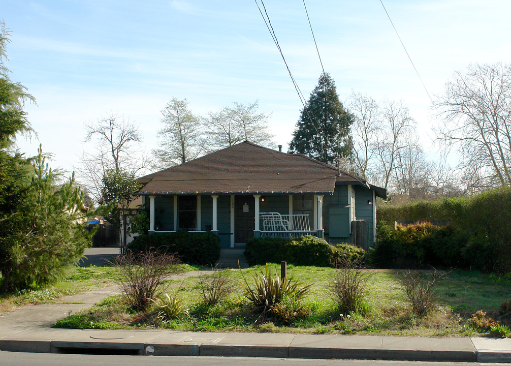 1194-1196 Dutton Ave in Santa Rosa, CA - Building Photo