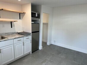 80 NE 133rd St in North Miami, FL - Building Photo - Building Photo