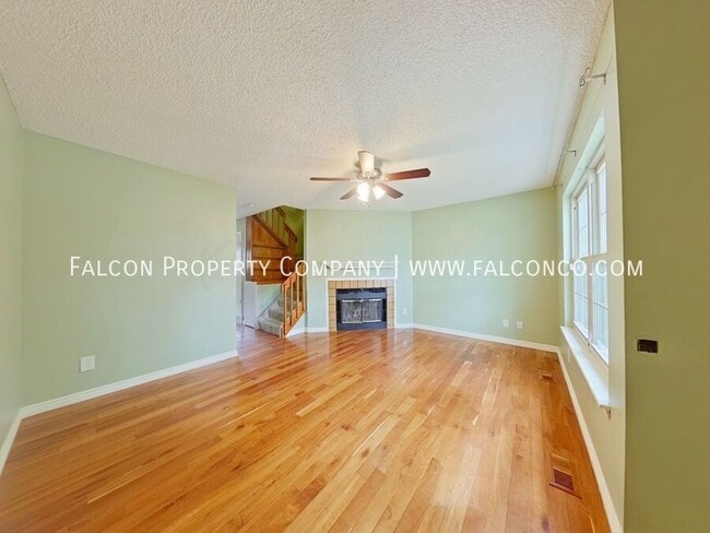 8047 Lexington Park Dr in Colorado Springs, CO - Foto de edificio - Building Photo