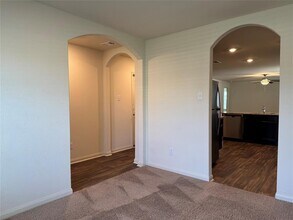 313 Cres Park Dr in Jarrell, TX - Building Photo - Building Photo
