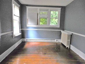 360 S College Ave in Bluefield, VA - Building Photo - Interior Photo