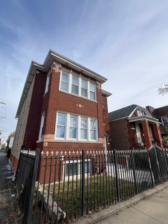 5115 S California Ave in Chicago, IL - Building Photo