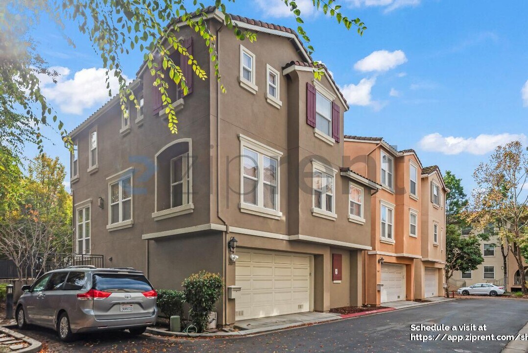 2677 Corde Terra Cir in San Jose, CA - Building Photo
