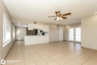 2253 W Charter Oak Rd-Unit -323 in Phoenix, AZ - Building Photo - Building Photo