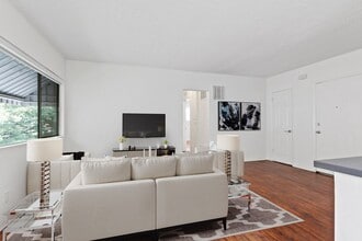 Gale Apartments in Beverly Hills, CA - Building Photo - Building Photo