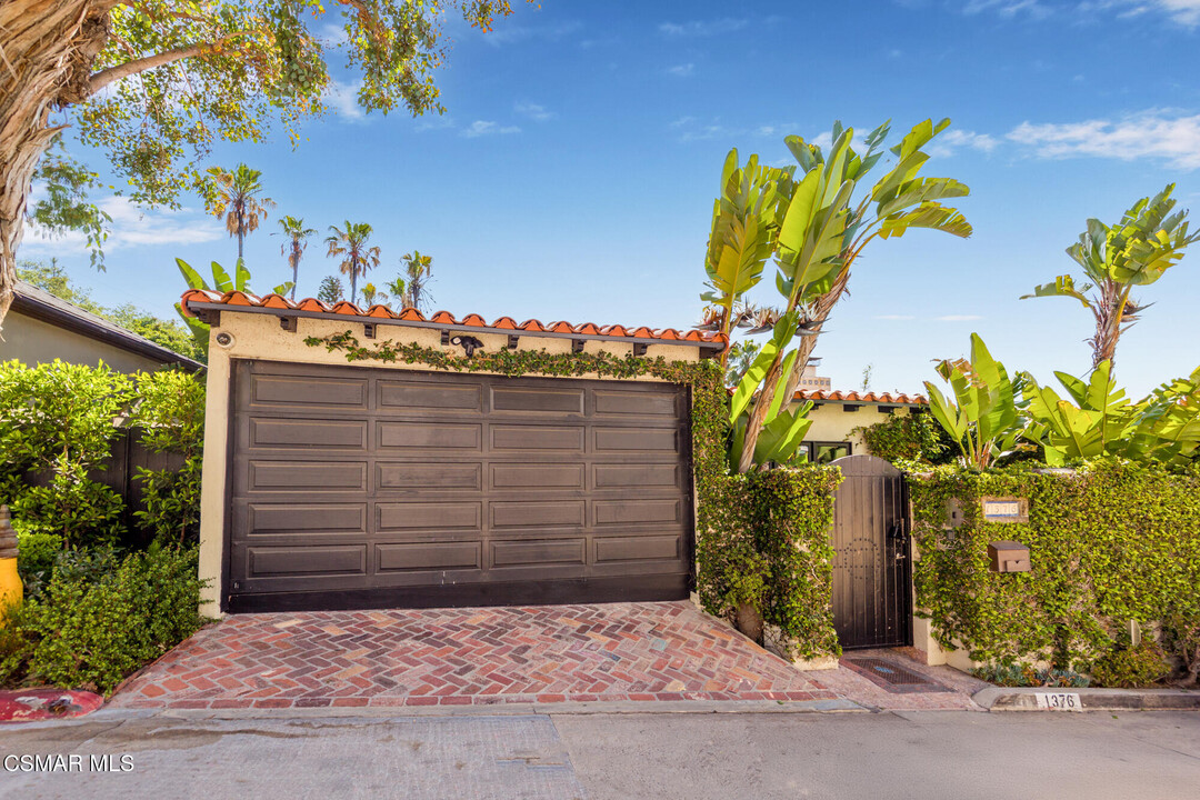 1376 Miller Pl in Los Angeles, CA - Building Photo