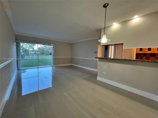 7256 SW 94th Pl in Miami, FL - Building Photo - Building Photo