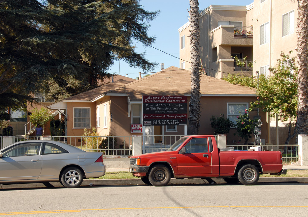 4241 Fulton Ave in Sherman Oaks, CA - Building Photo