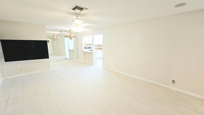 5971 La Pinata Blvd, Unit D2 in Greenacres, FL - Building Photo - Building Photo