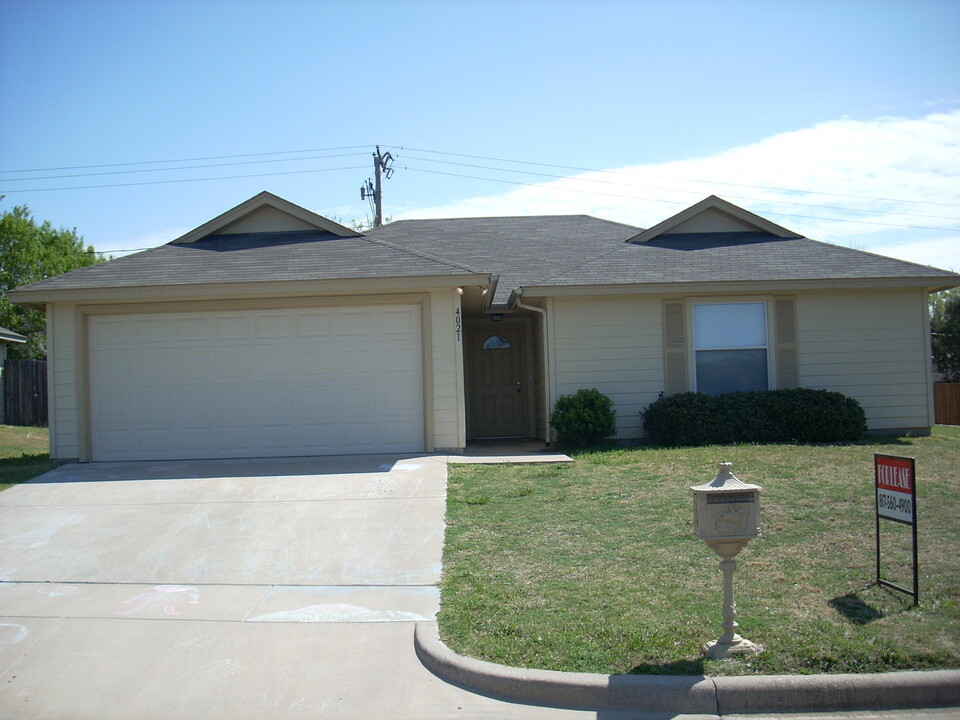4021 Devonaire Dr in Aledo, TX - Building Photo