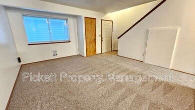 1334 NE Jasmine Ln in Bremerton, WA - Building Photo - Building Photo