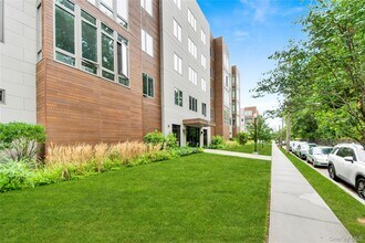 515 N MacQuesten Pkwy in Mount Vernon, NY - Building Photo - Building Photo