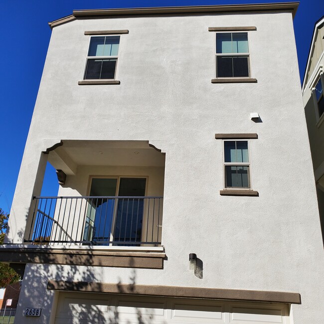 2658 Cleat Ln, Unit 16 in Sacramento, CA - Foto de edificio - Building Photo