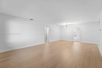 1240 NE 138th St in North Miami, FL - Building Photo - Building Photo