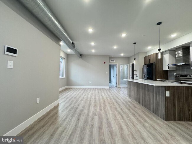 646 W Huntingdon St in Philadelphia, PA - Building Photo - Building Photo