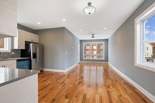 5955 W Superior St, Unit 2 in Chicago, IL - Building Photo