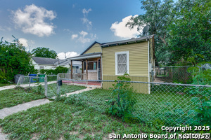 631 Rochambeau St in San Antonio, TX - Foto de edificio - Building Photo