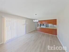 1201 Windsor Cir in Brandon, FL - Foto de edificio - Building Photo