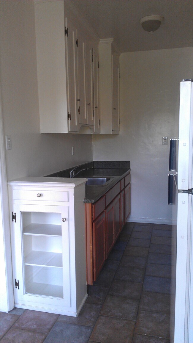 608 S Dunsmuir Ave Apartments and Nearby Los Angeles Apartments For