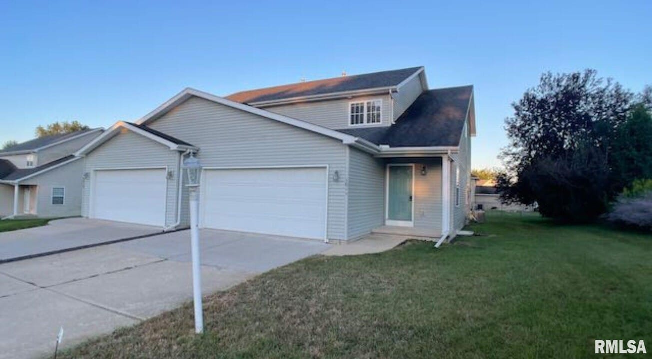 1611 W Geneva Rd in Peoria, IL - Building Photo