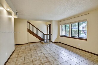 247 Wimbledon Lakes Dr in Plantation, FL - Building Photo - Building Photo