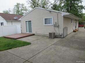 47487 Greenview Rd in Shelby Township, MI - Building Photo - Building Photo
