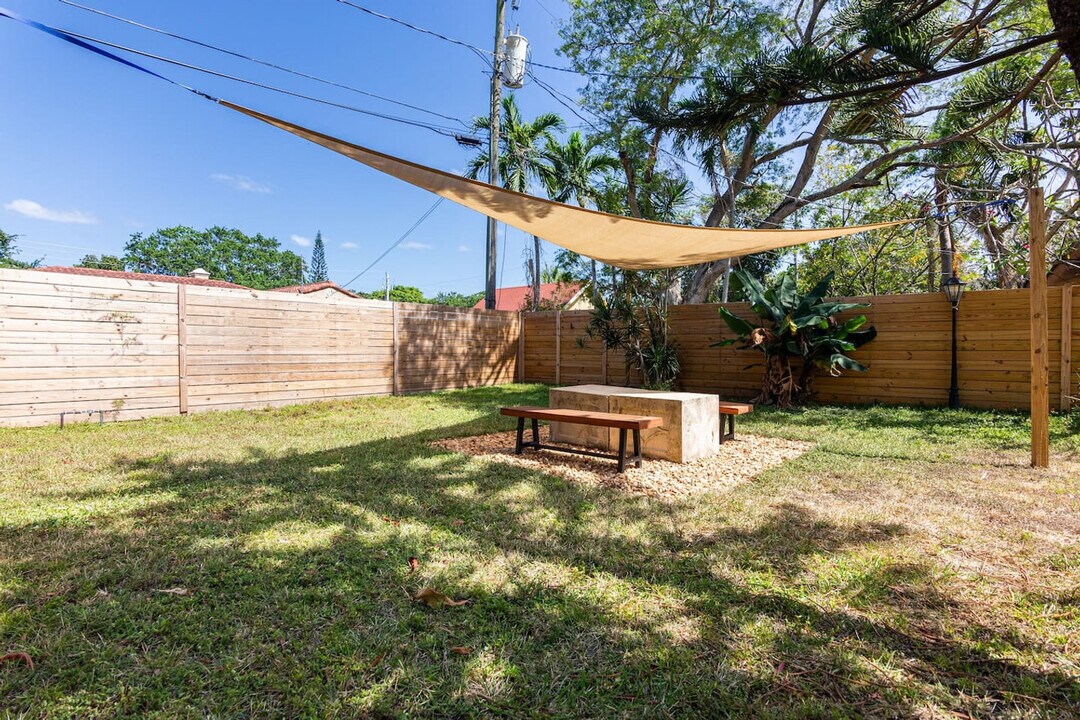 927 N 17th Ave in Hollywood, FL - Building Photo