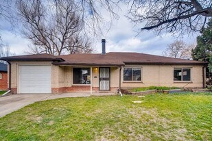 1054 N Revere St in Aurora, CO - Building Photo
