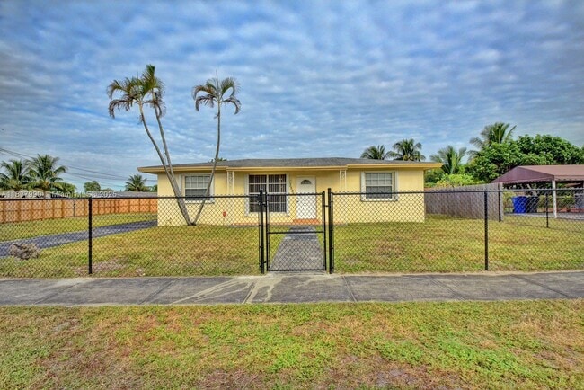 property at 3531 SW 36th St