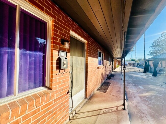 property at 1287 E Glenn St