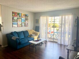 4560 Maple Ave, Unit Westwood Villages Unit 23 in La Mesa, CA - Building Photo