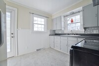 225 Henderson St photo'