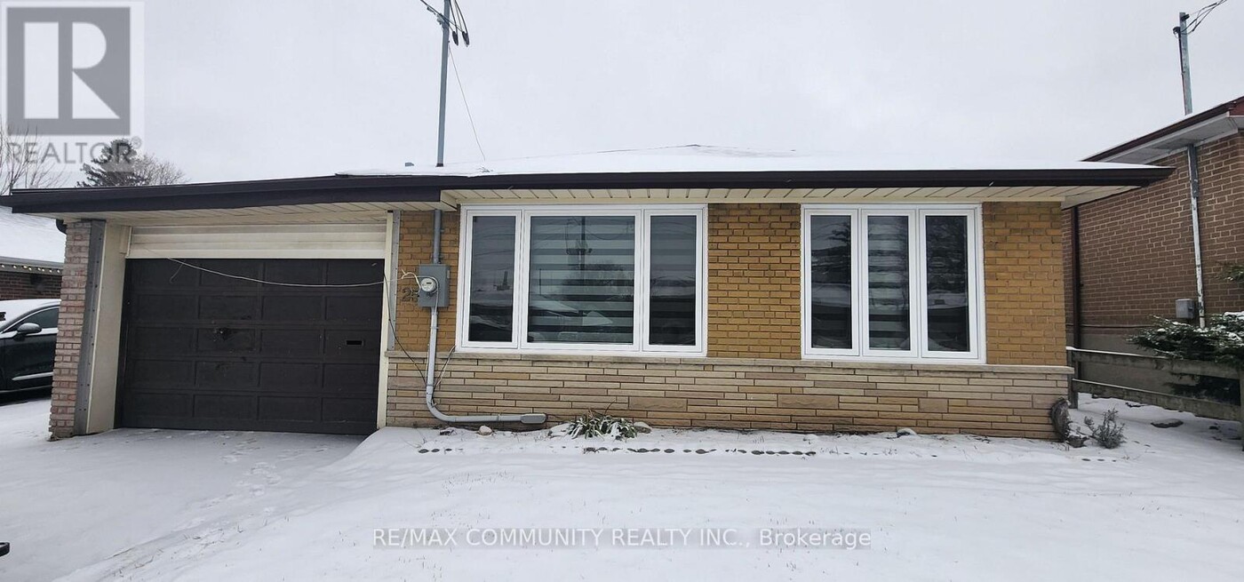 25 Brantwood Dr in Toronto, ON - Building Photo