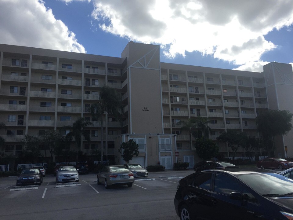 14476 Amberly Ln-Unit -#705 in Delray Beach, FL - Foto de edificio
