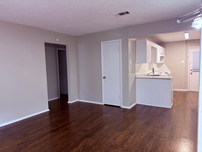 2400 Alexander Ave in Waco, TX - Building Photo - Building Photo