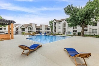Cedars at River Legacy Park in Arlington, TX - Foto de edificio - Building Photo