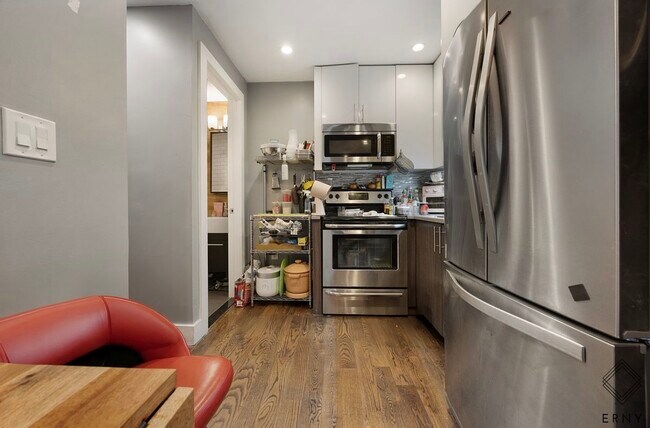 42 Palmetto St, Unit 1A in Brooklyn, NY - Building Photo - Building Photo