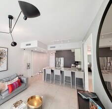 31 SE 5th St, Unit 3412 in Miami, FL - Foto de edificio - Building Photo